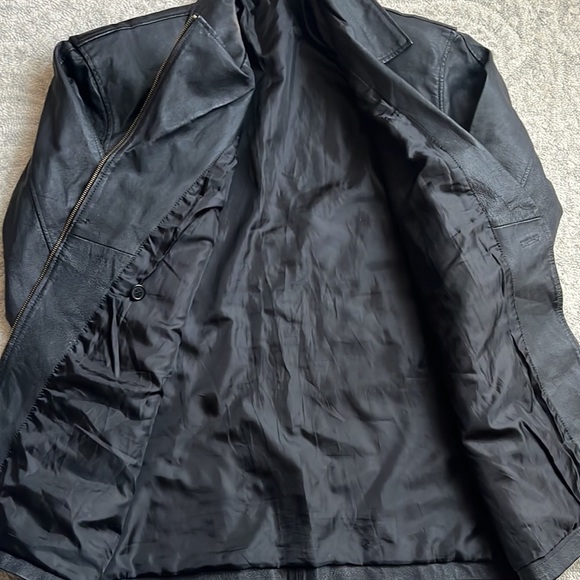 WOMAN’S Vintage Black Leather Jacket Size Medium - Picture 5 of 6